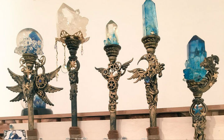 宛如奇幻世界！东京举办矿石展展出“魔法杖”等展品