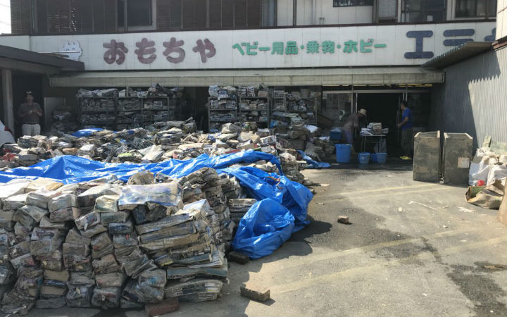 打一折！被水淹的模型店出售受灾商品