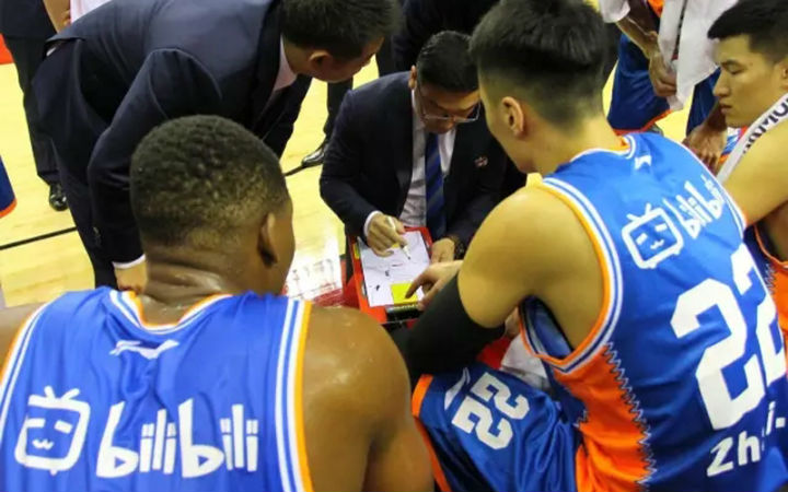 收完钱搞个大新闻 B站冠名上海篮球队征战CBA