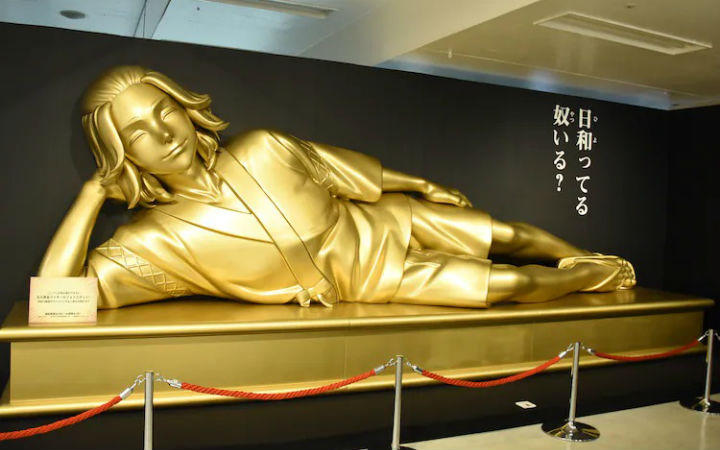 《东京复仇者》举办原画展 展出巨大“黄金麦奇像”